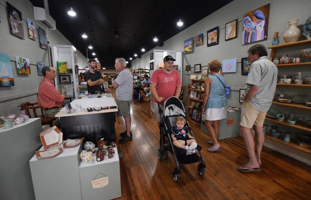 7-2019 art crawl 054 (1024x659).jpg